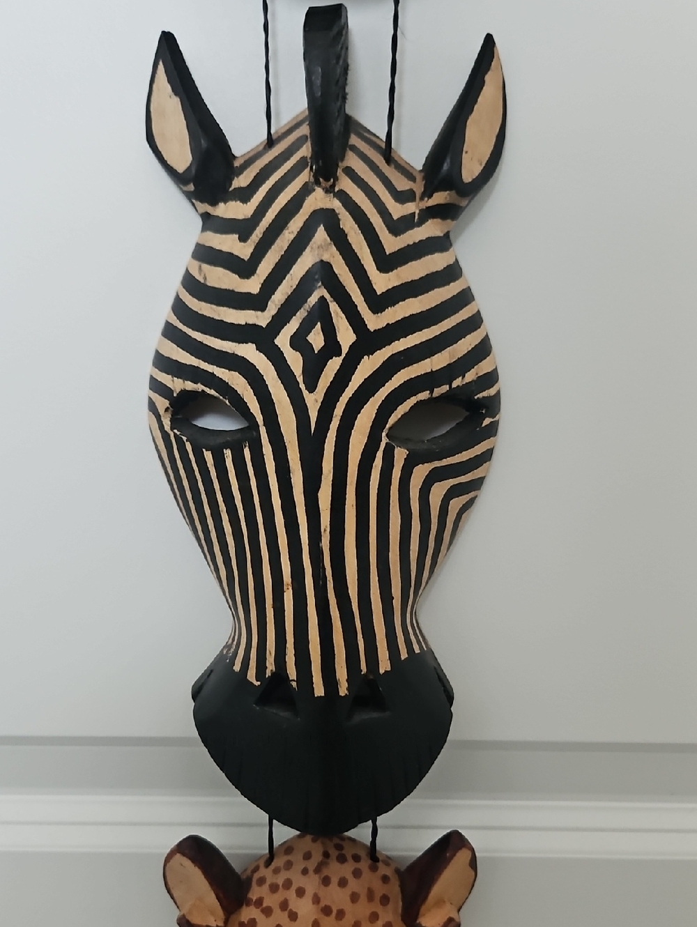 Hand Carved Giraffe Zebra Leopard Masks - Made In Kenya - Decorative Wall Decor - Picture 4 of 5